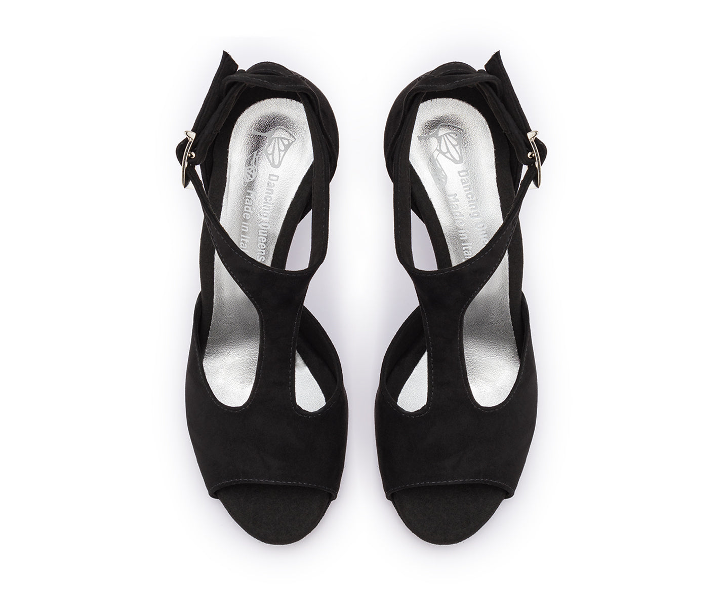 Schwarze DQ1001 Tanzschuhe von Dancing Queens: offene Pumps mit Knöchelriemen und Schleifendetail auf weißem Hintergrund.